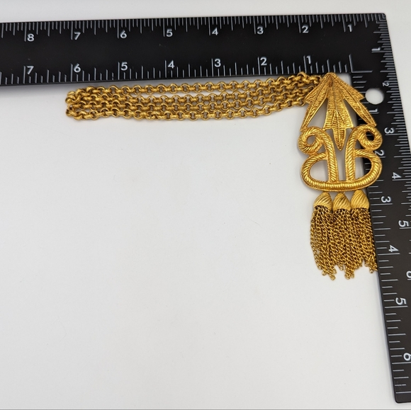 Stunning Carol Dauplaise Gold Tone Necklace with Tassels Pendant - Picture 10 of 10